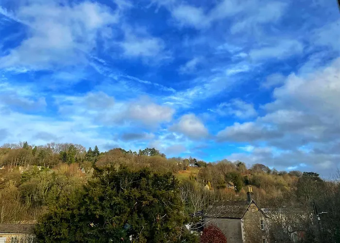 Cupcake Cottage: Quintessential Cotswold Cottage