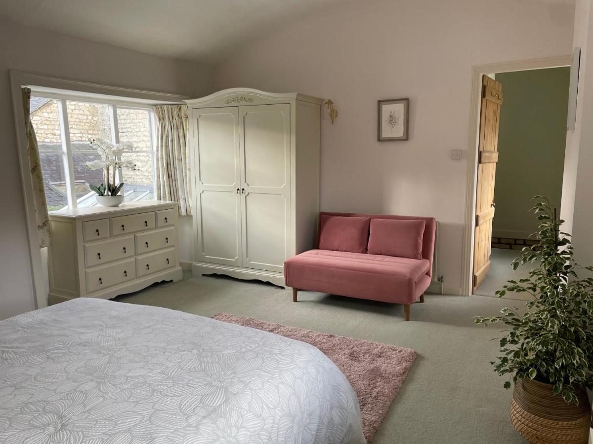 Cupcake Cottage: Quintessential Cotswold *