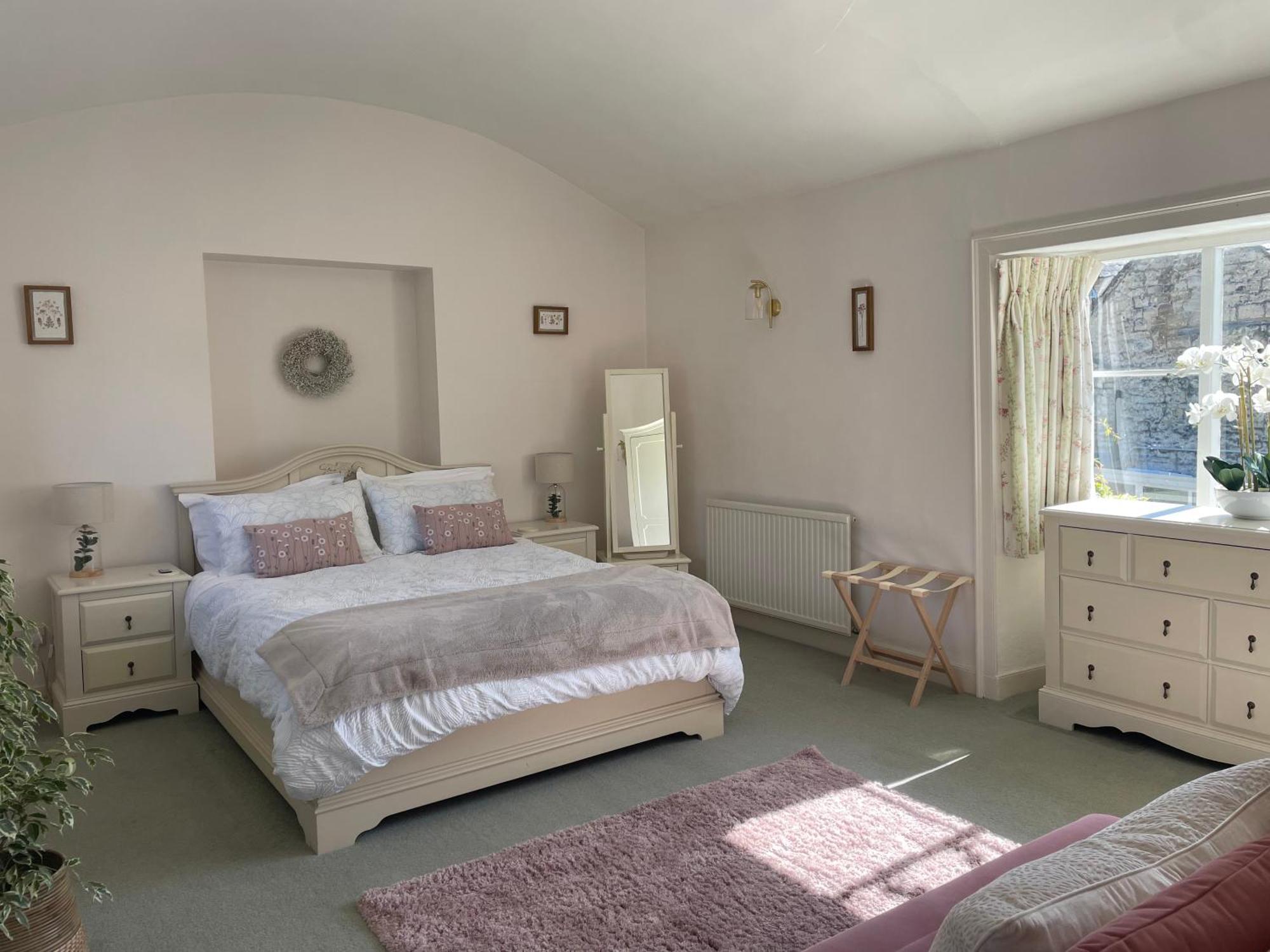 Cupcake Cottage: Quintessential Cotswold *