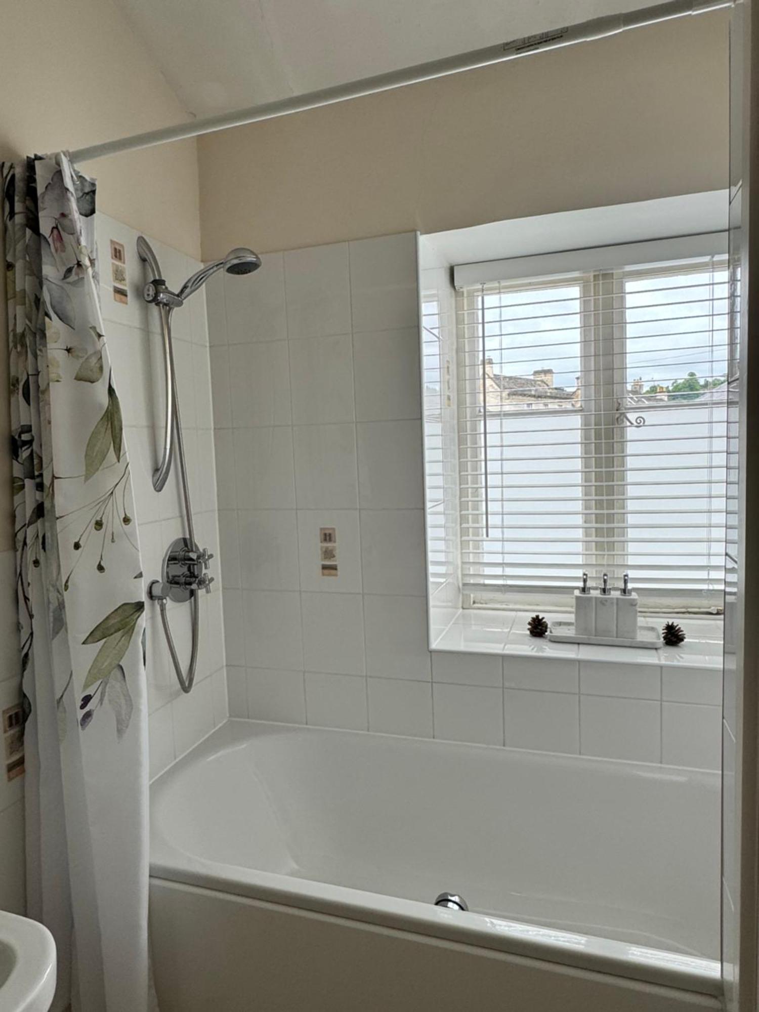 Cupcake Cottage: Quintessential Cotswold *