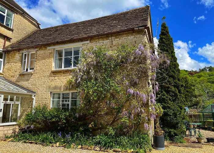 Cupcake Cottage: Quintessential Cotswold Cottage